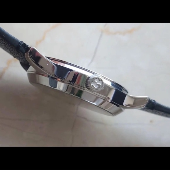 GUCCI SWISS Movement Italian Leather Luxury Quartz Watch - Picture 5 of 5